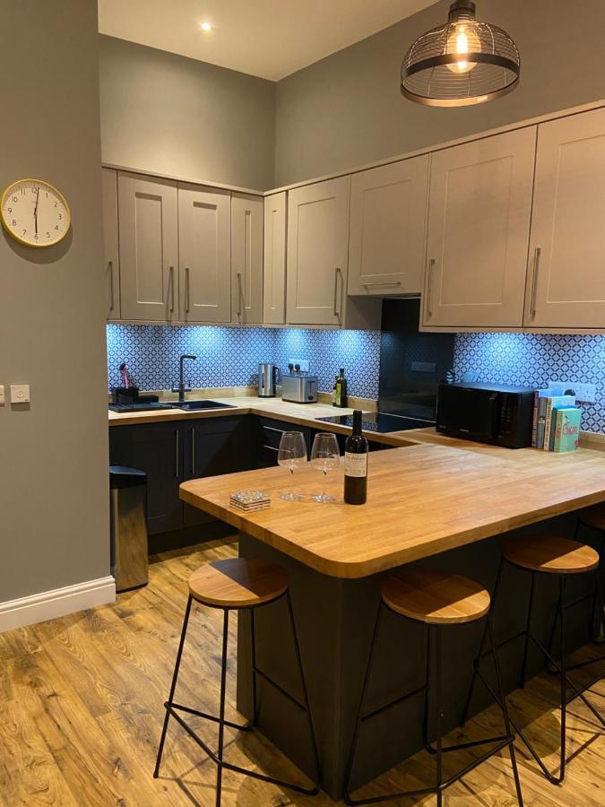 Stylish Tenby Apartment, Great Location, Parking Exteriör bild