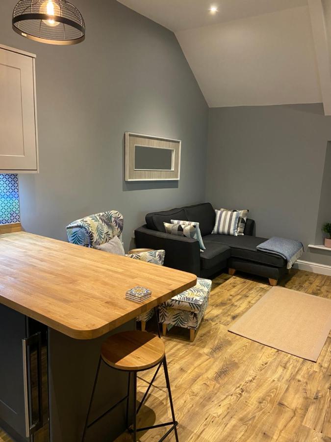 Stylish Tenby Apartment, Great Location, Parking Exteriör bild